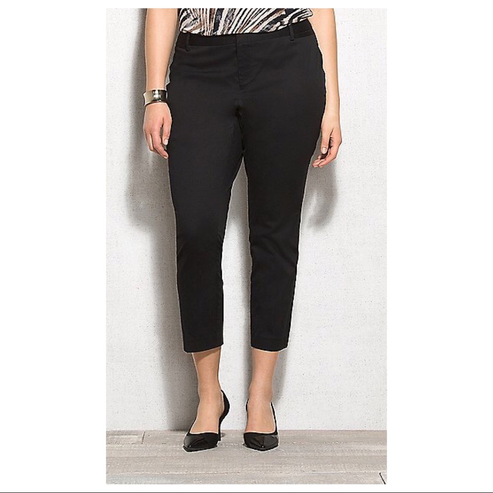 Roz & Ali cropped pants with button detailing